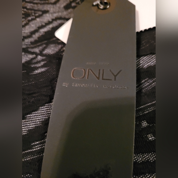 ONLY NWT Printed Leggings, stretchy. - Picture 3 of 12